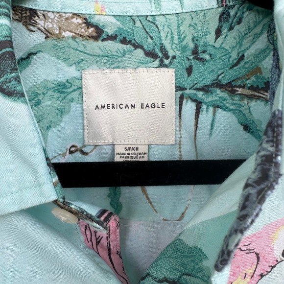 American Eagle Parrot Print Button Down Shirt Beach Mens Small Short Sleeve teal - Picture 3 of 6